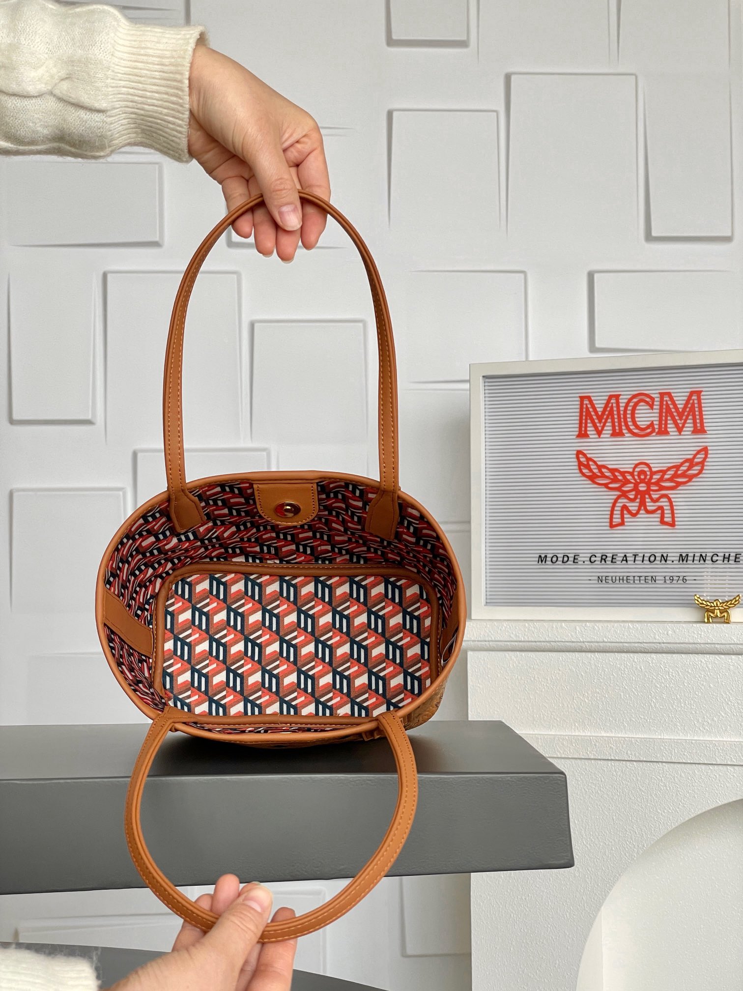 MCM Liz mini tote bag 28x11.5x20cm 2024123101