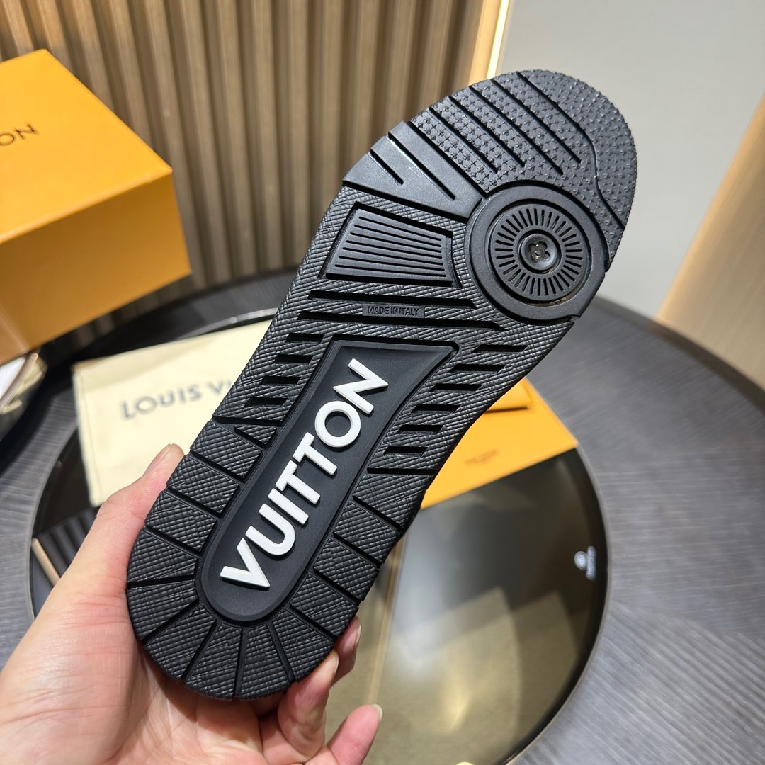 LV sneaker 2025010204