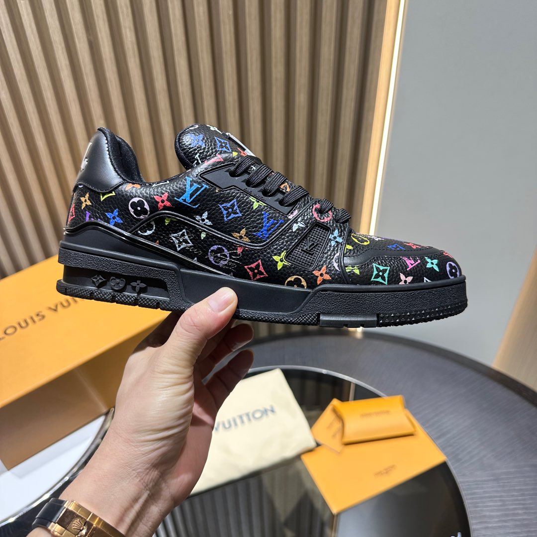 LV sneaker 2025010204