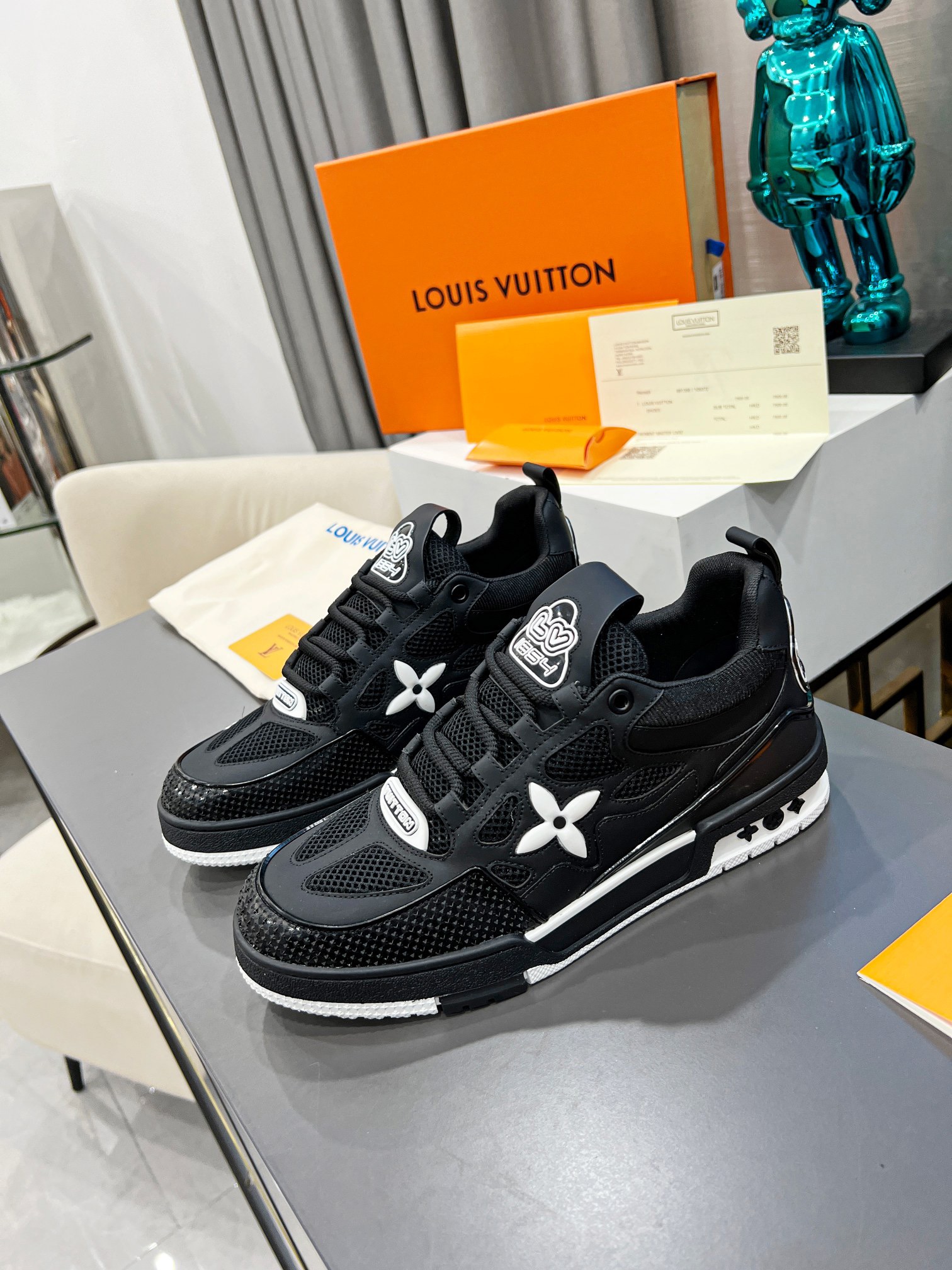 LV sneaker 2025010401