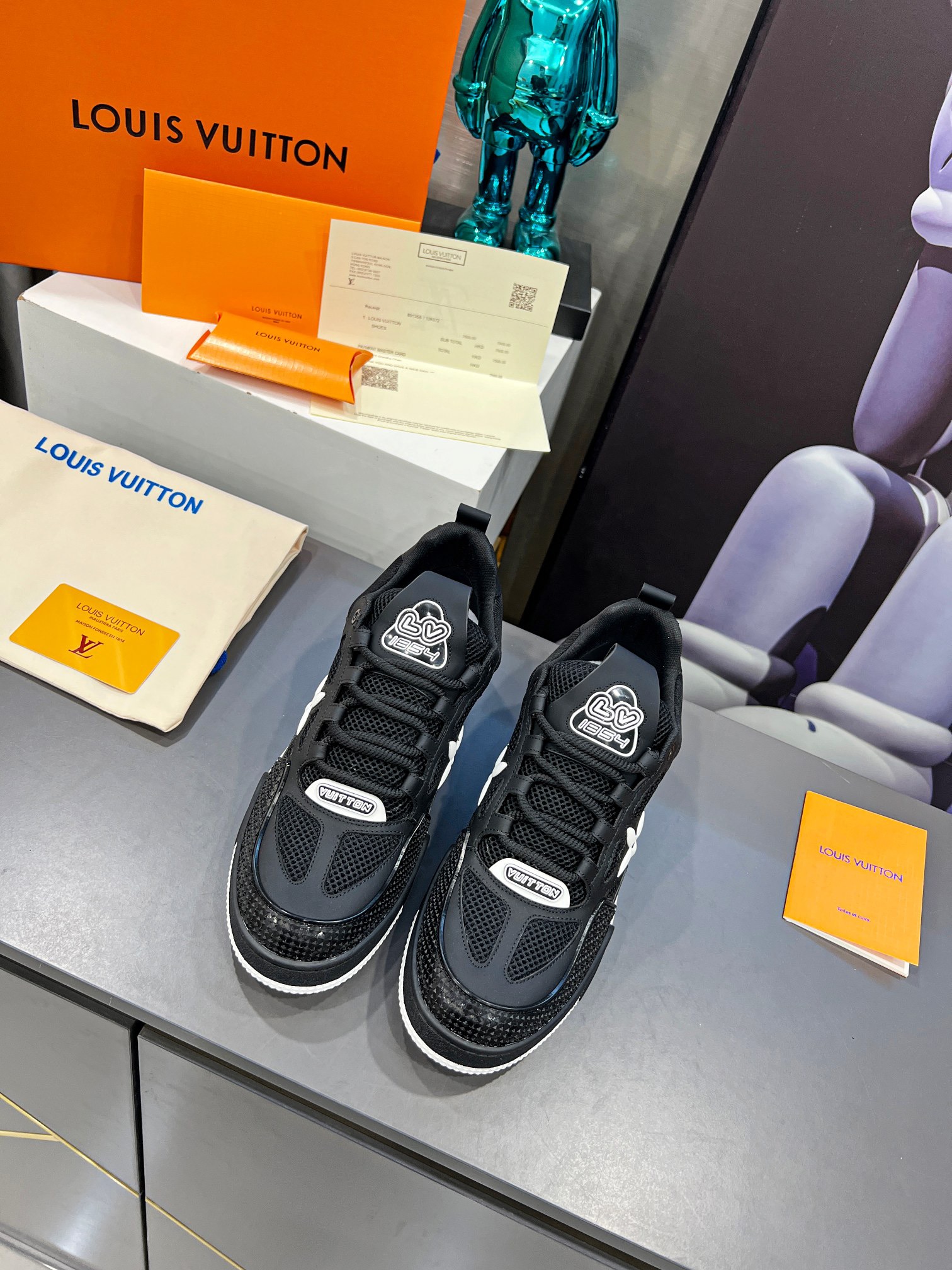 LV sneaker 2025010401