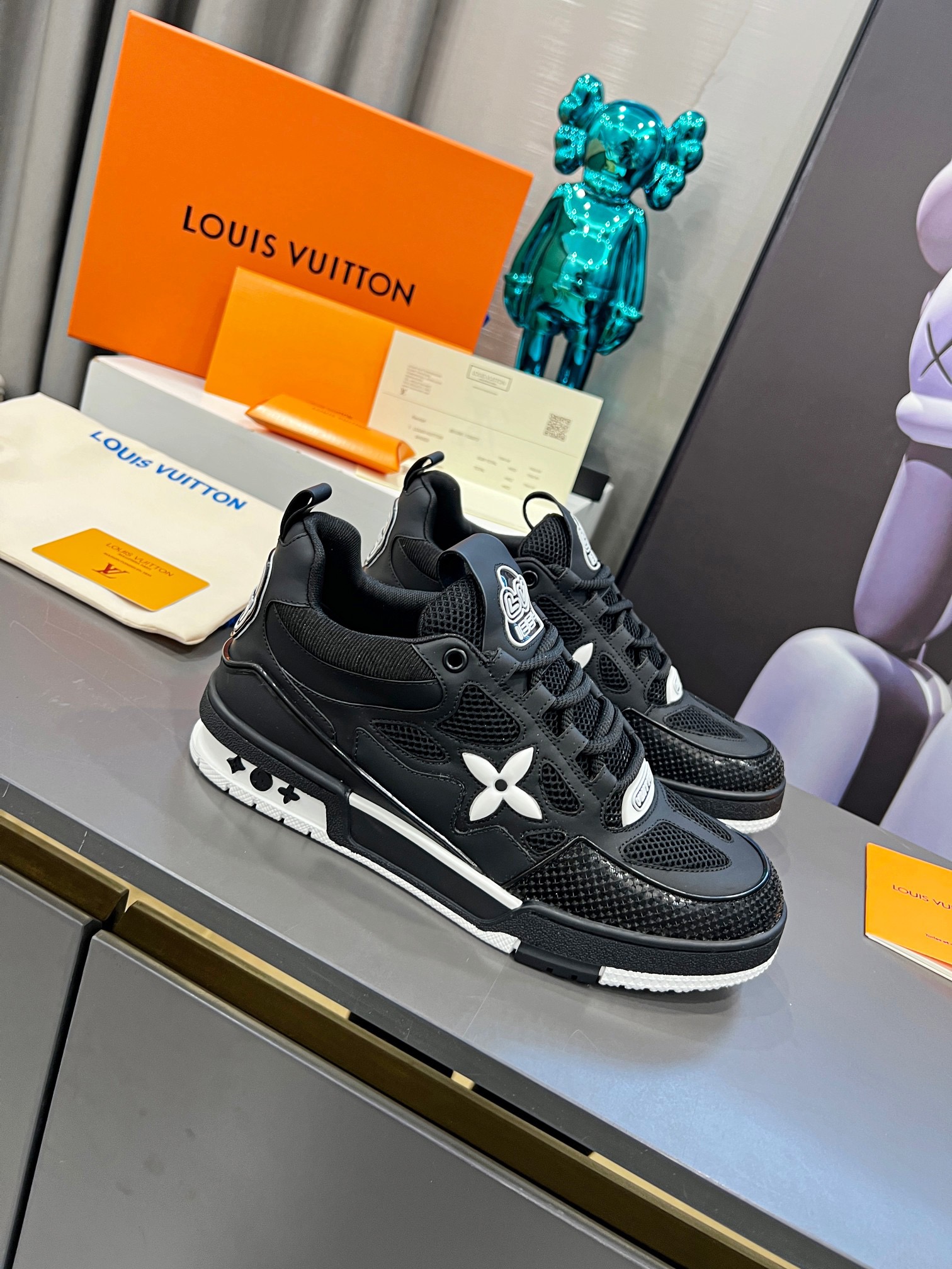 LV sneaker 2025010401