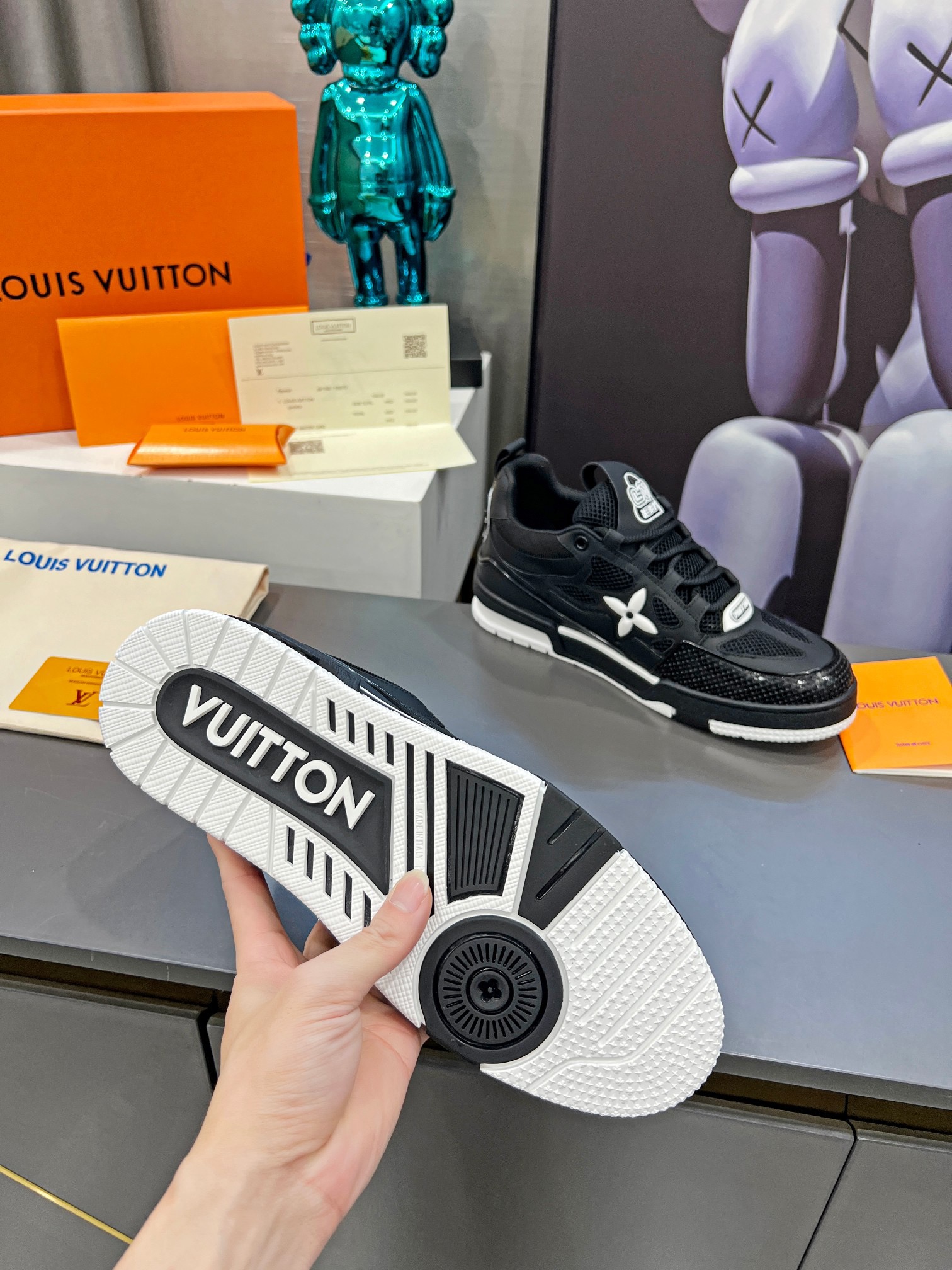 LV sneaker 2025010401