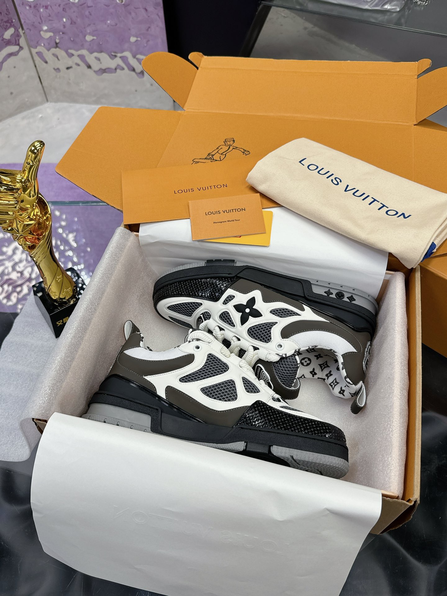 LV sneaker 2025010402