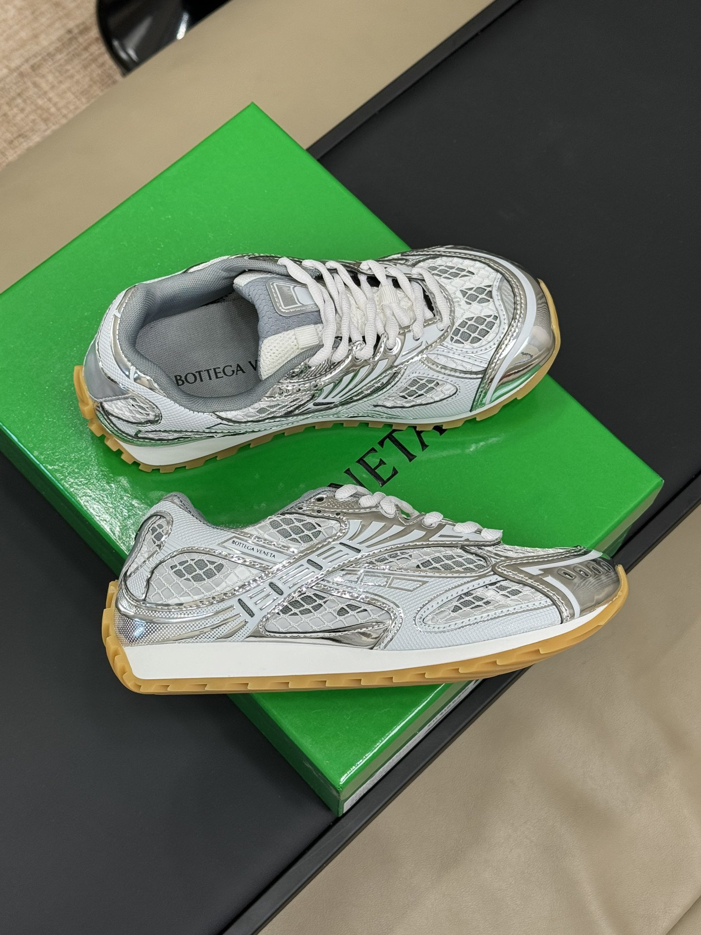 bo*te*ga Ve*ne*ta bv sneaker 2025012001