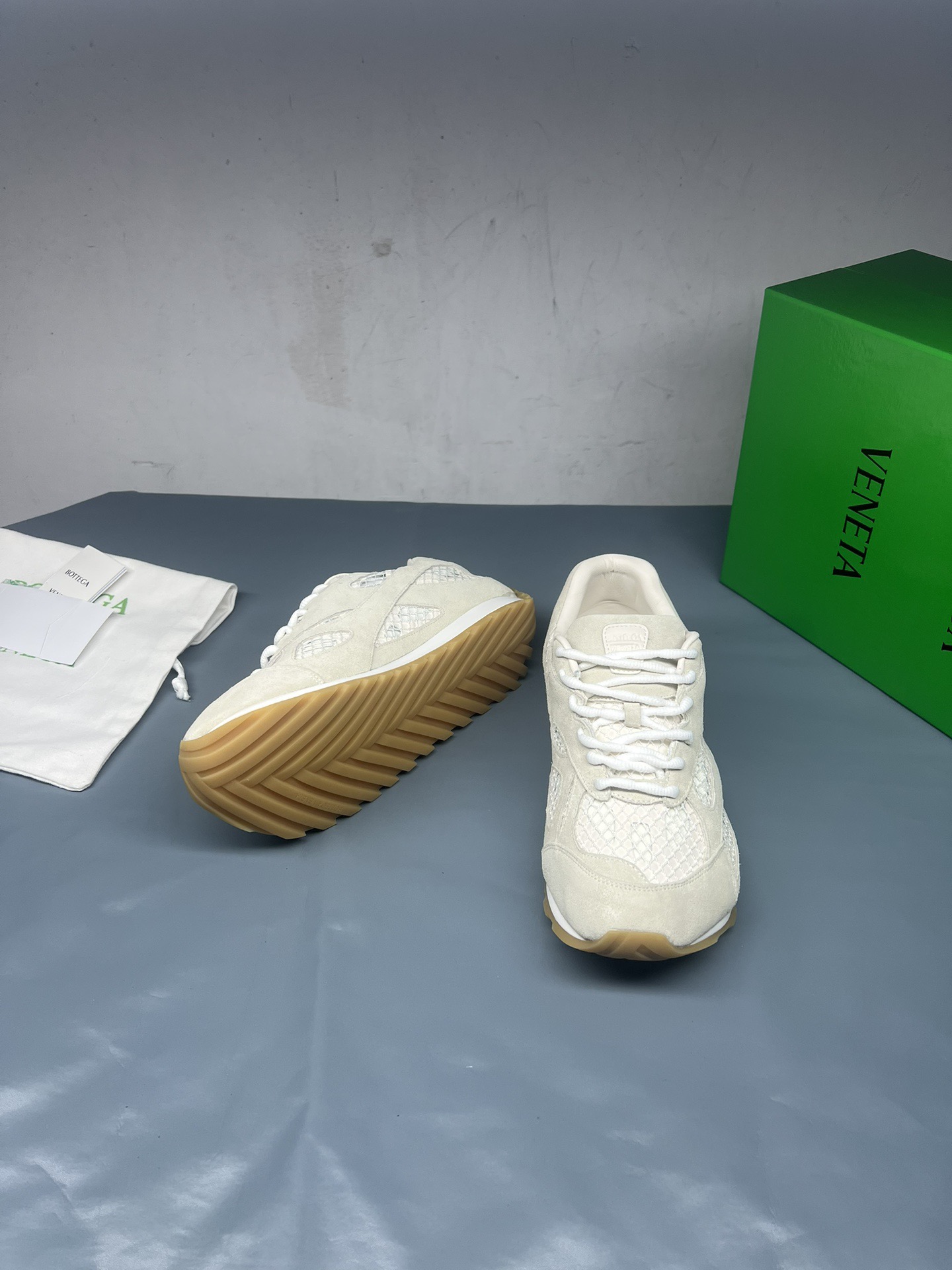 bo*te*ga Ve*ne*ta bv sneaker 2025012002