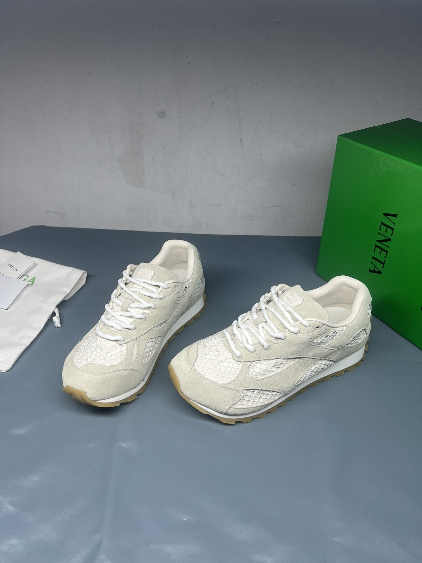 bo*te*ga Ve*ne*ta bv sneaker 2025012002