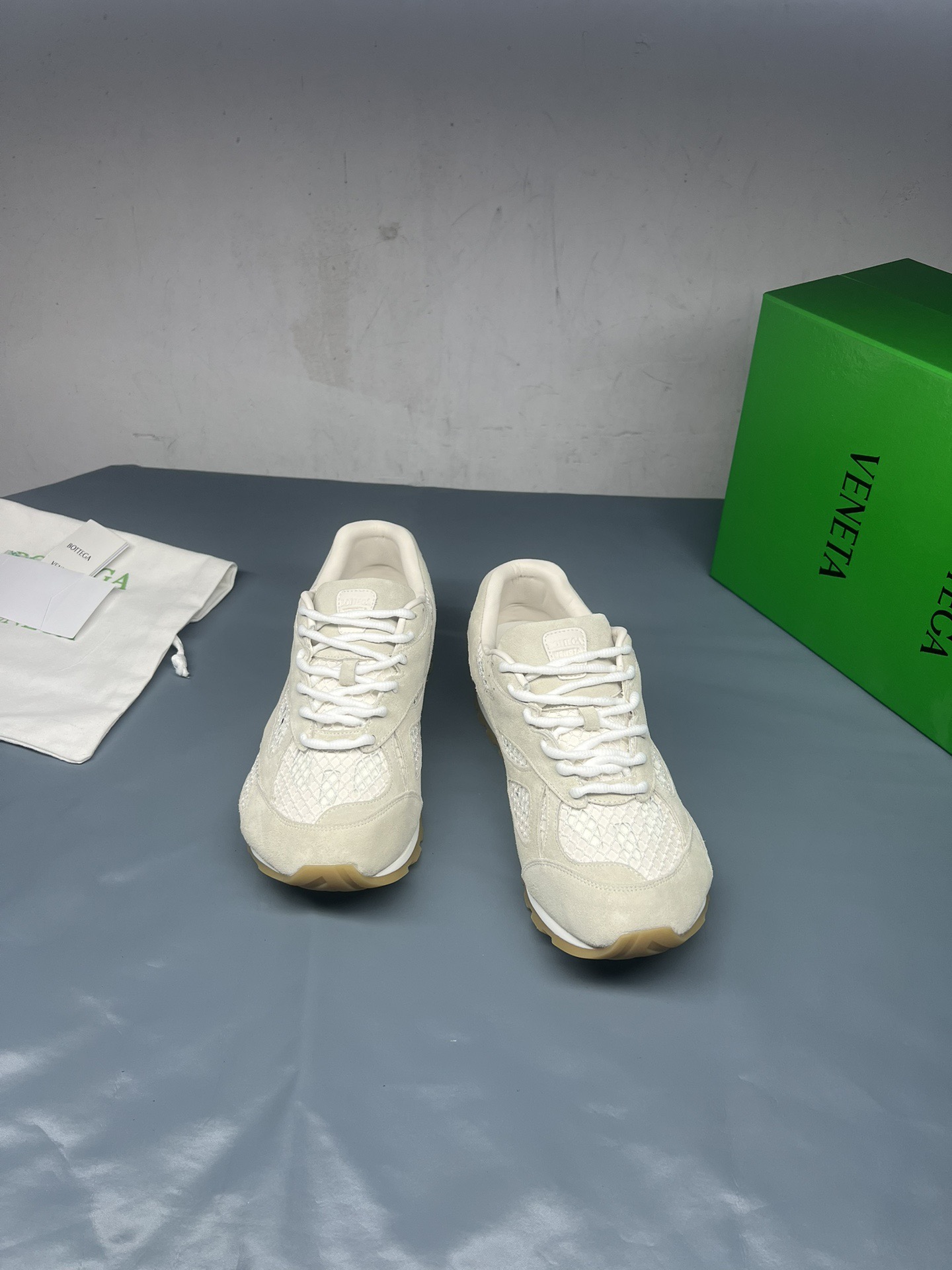 bo*te*ga Ve*ne*ta bv sneaker 2025012002