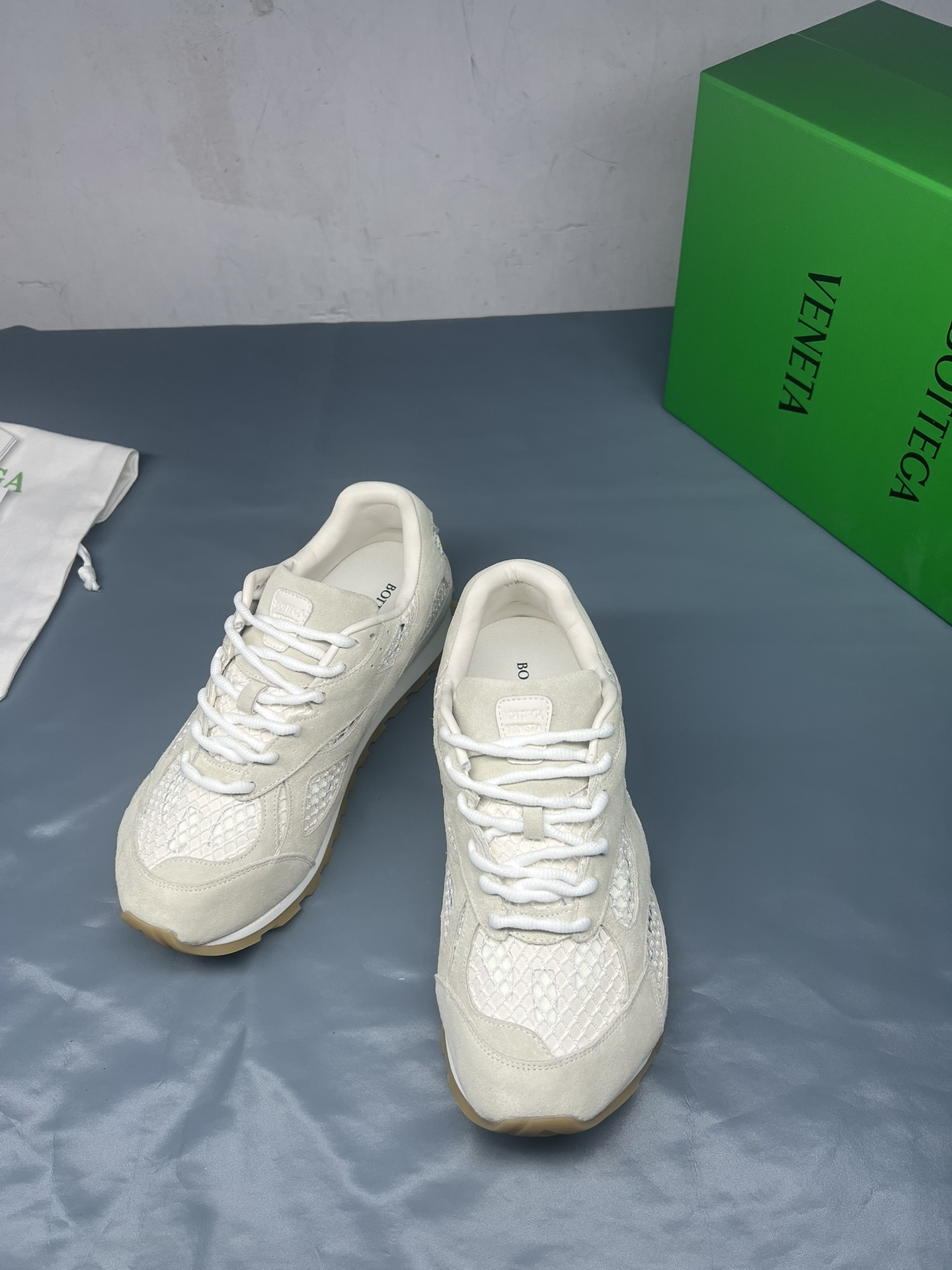bo*te*ga Ve*ne*ta bv sneaker 2025012002