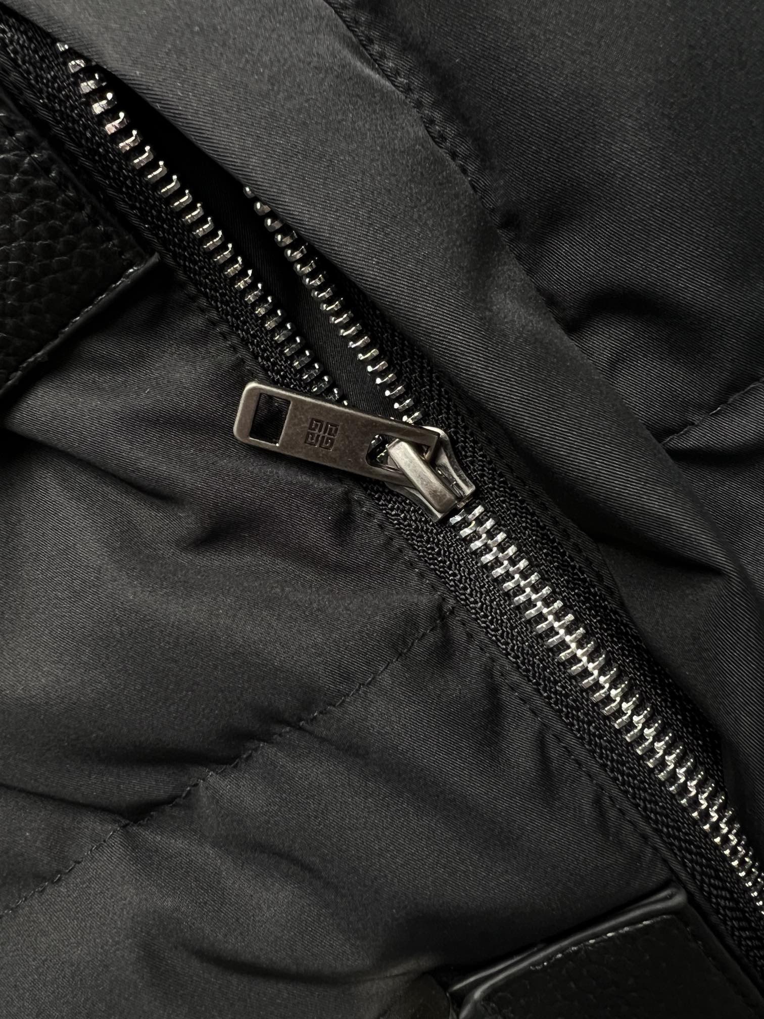 Givenchy vest 2025013101