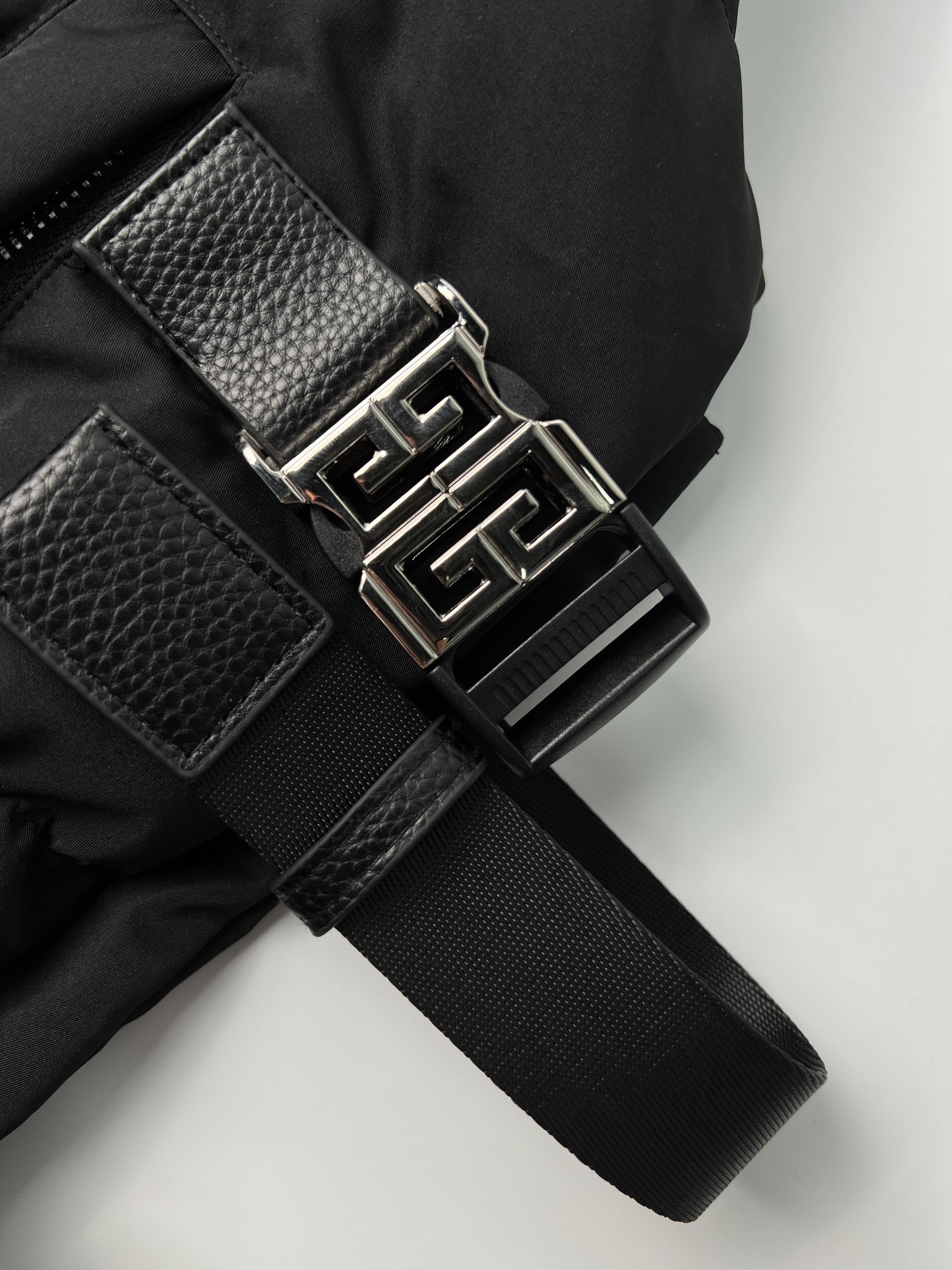 Givenchy vest 2025013101
