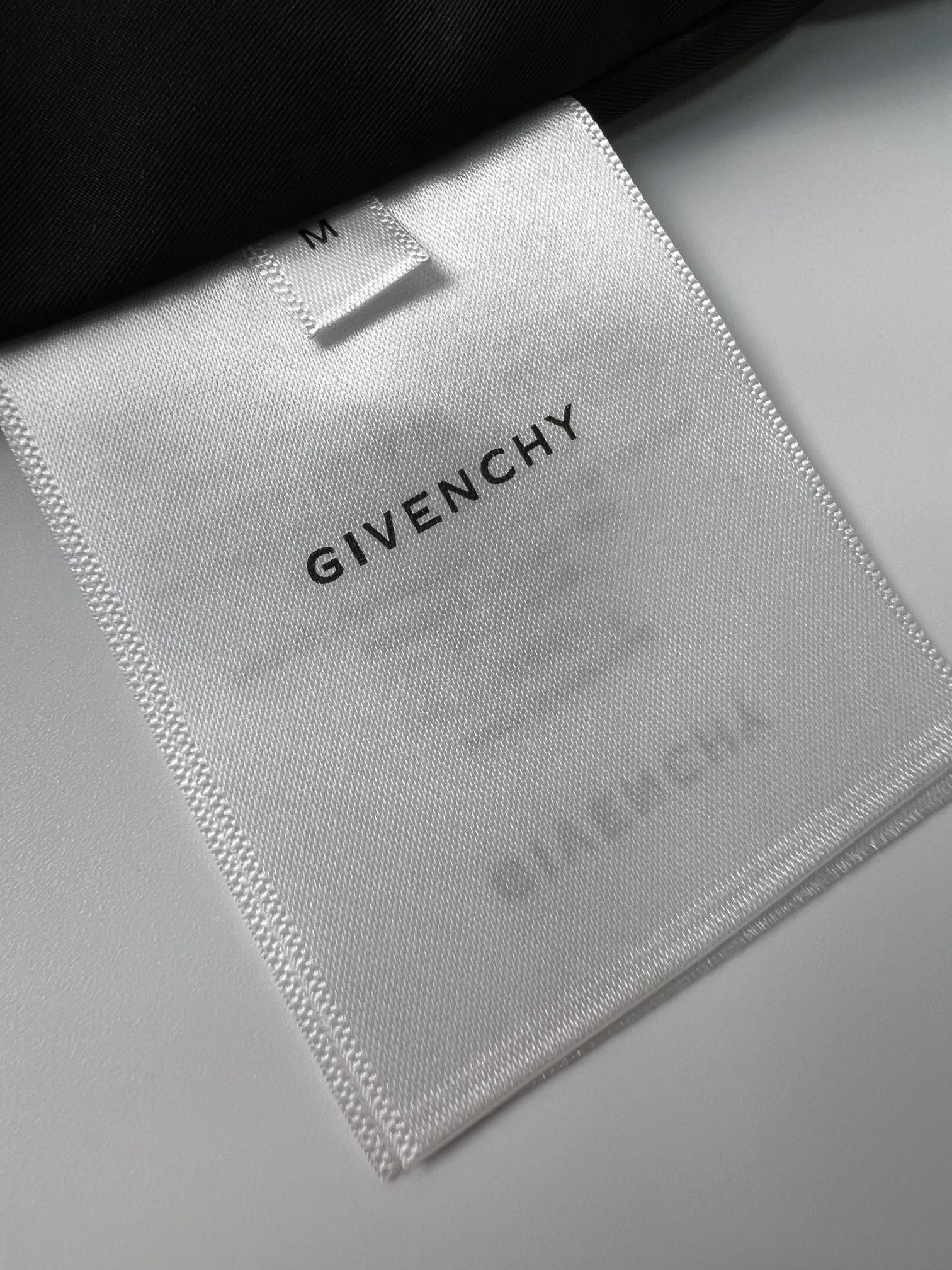 Givenchy vest 2025013101