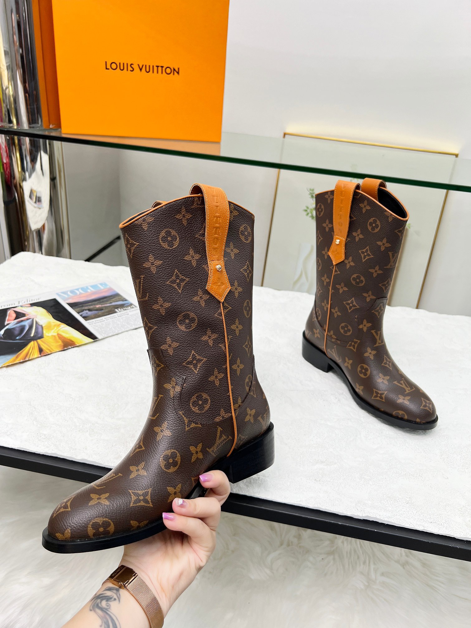 LV Boots 2025020601