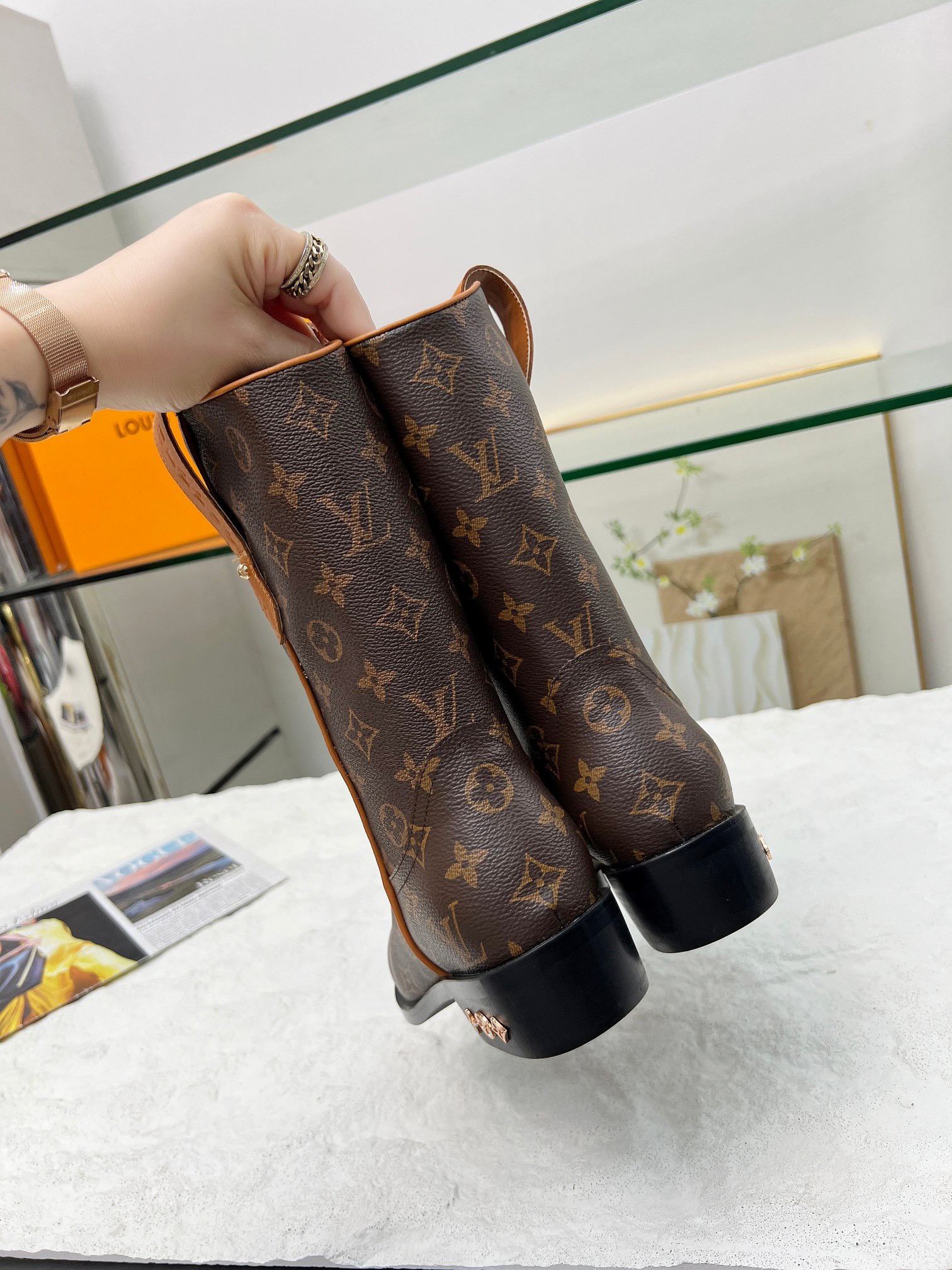 LV Boots 2025020601