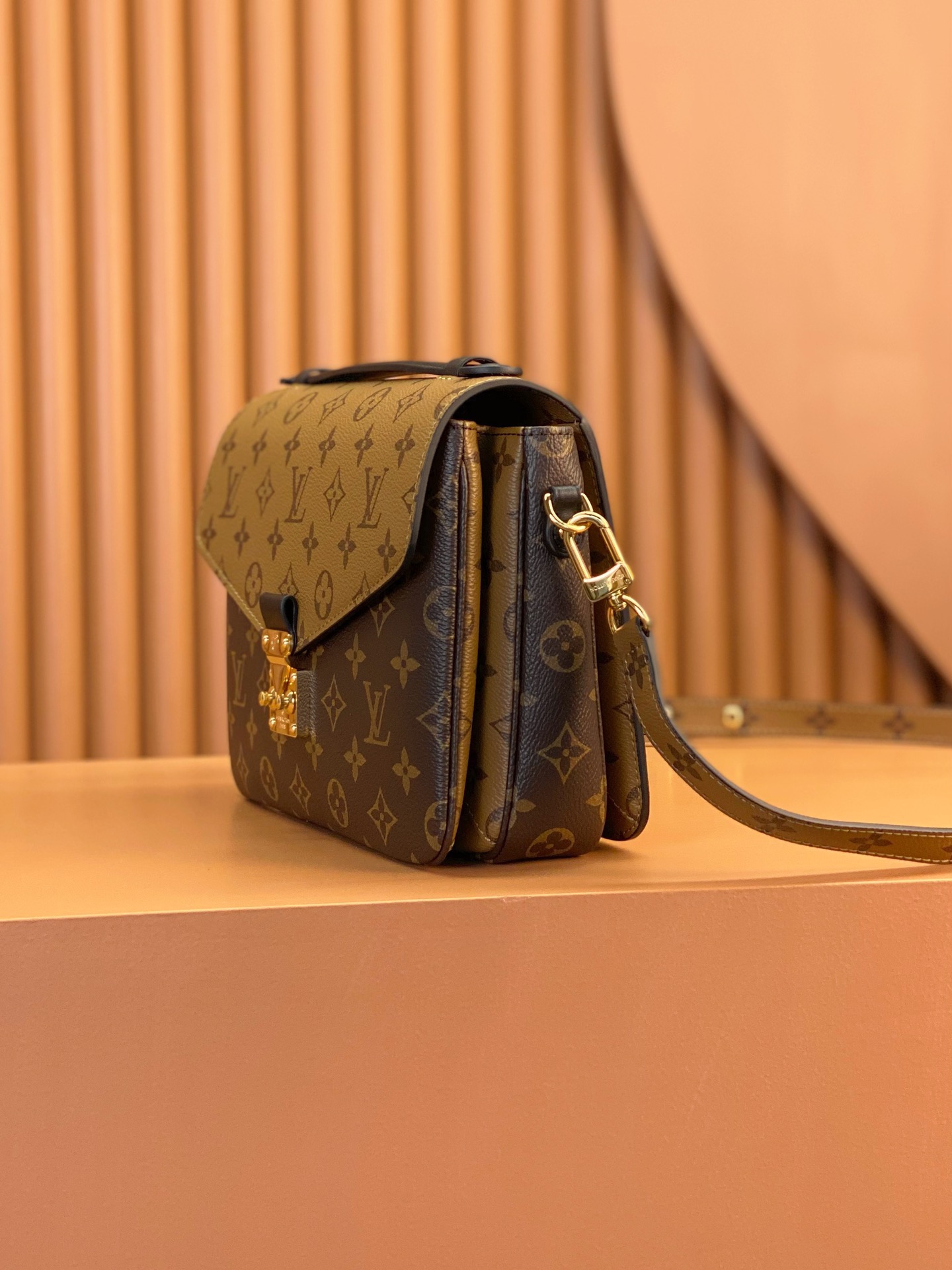 LV Pochette Métis Monogram Reverse 25*19*7CM 20250250701