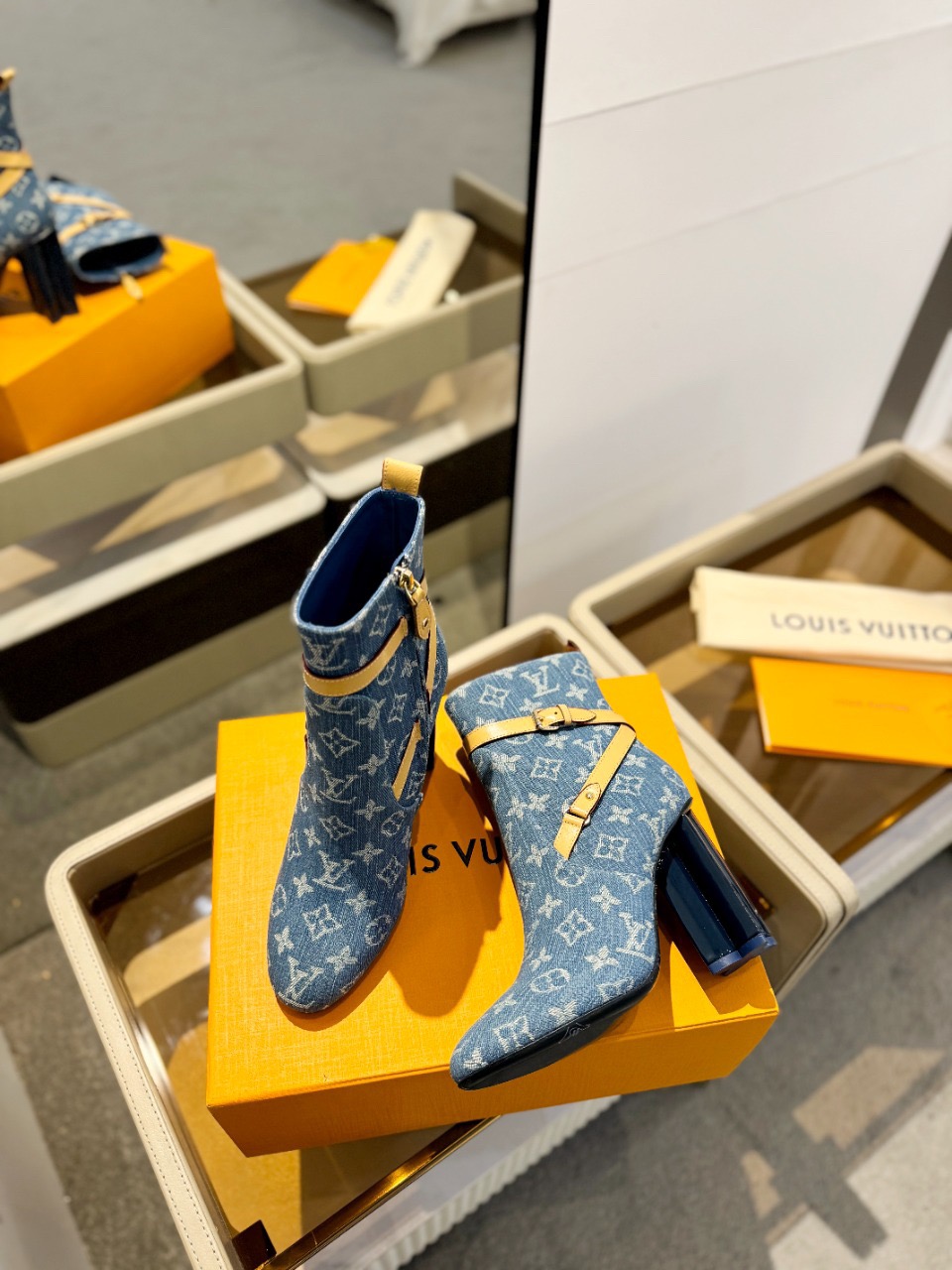 LV Boots 2025020701