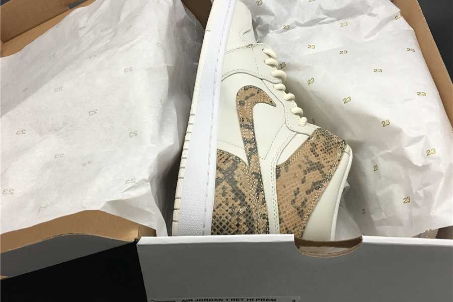 Air Jordan 1 Retro High snake skin AH7389-004