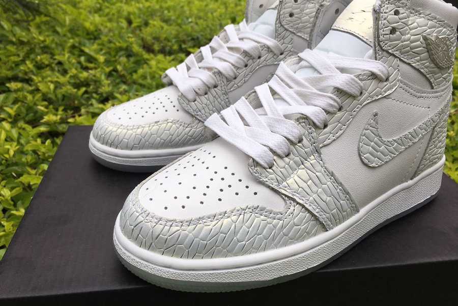 Air Jordan 1 Retro High GS Frost White 832596100