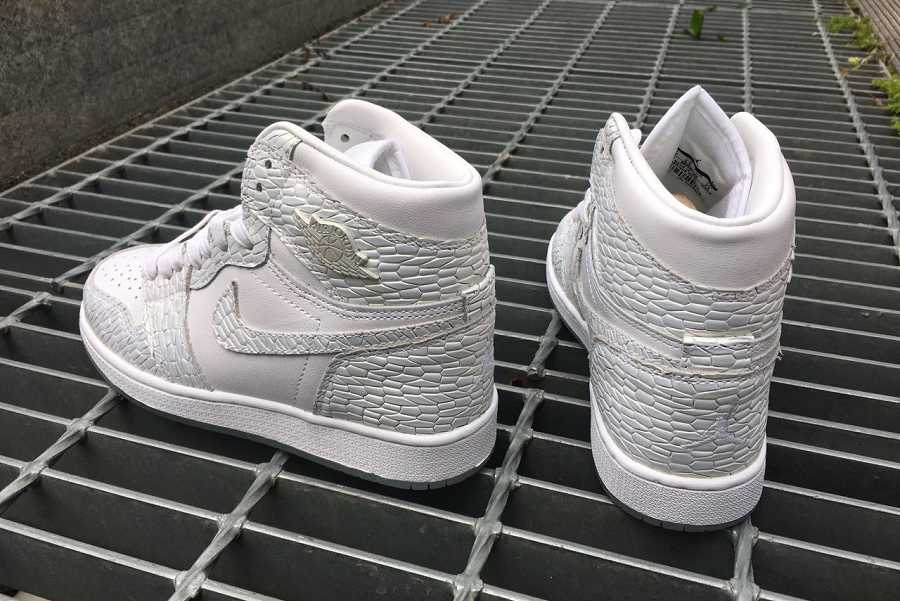 Air Jordan 1 Retro High GS Frost White 832596100
