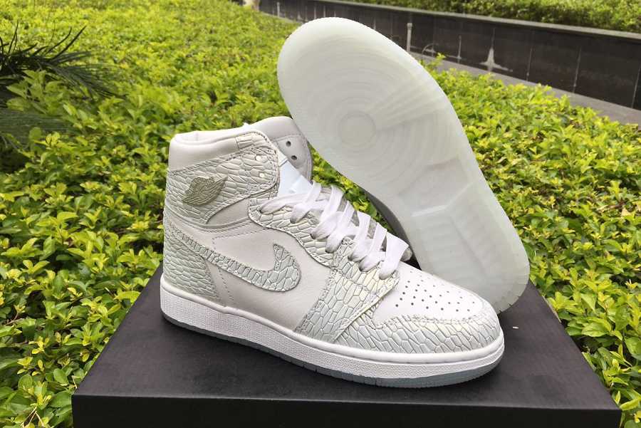 Air Jordan 1 Retro High GS Frost White 832596100