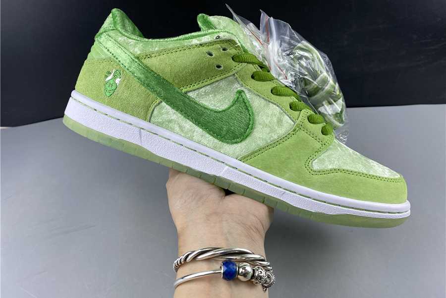 Strangelove x NK Sb Dunk Low CT2552300