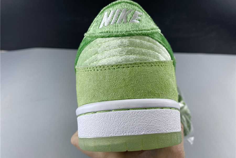 Strangelove x NK Sb Dunk Low CT2552300