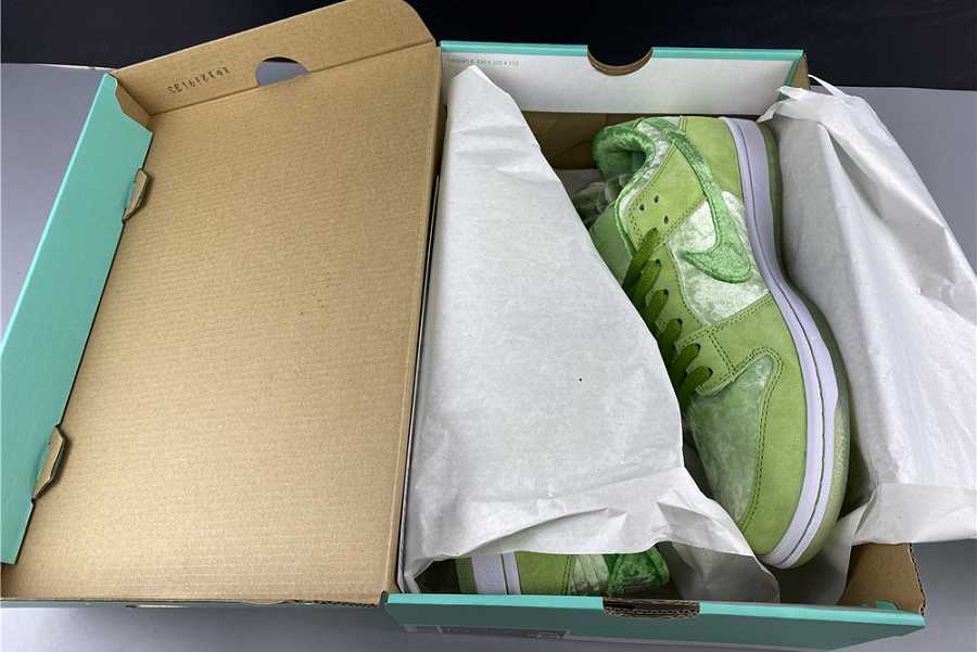 Strangelove x NK Sb Dunk Low CT2552300