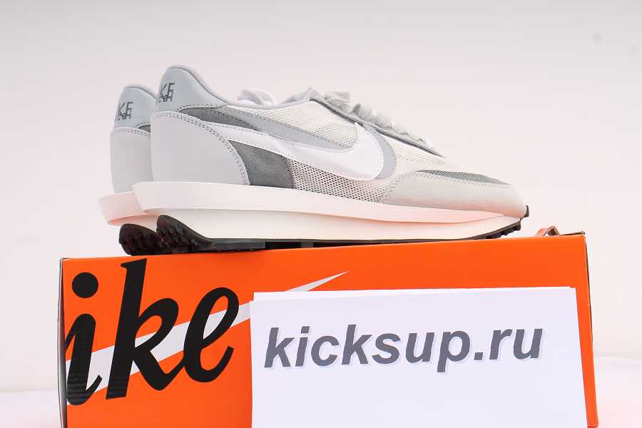 NIKE LDWAFFLE SACAI BV0073100