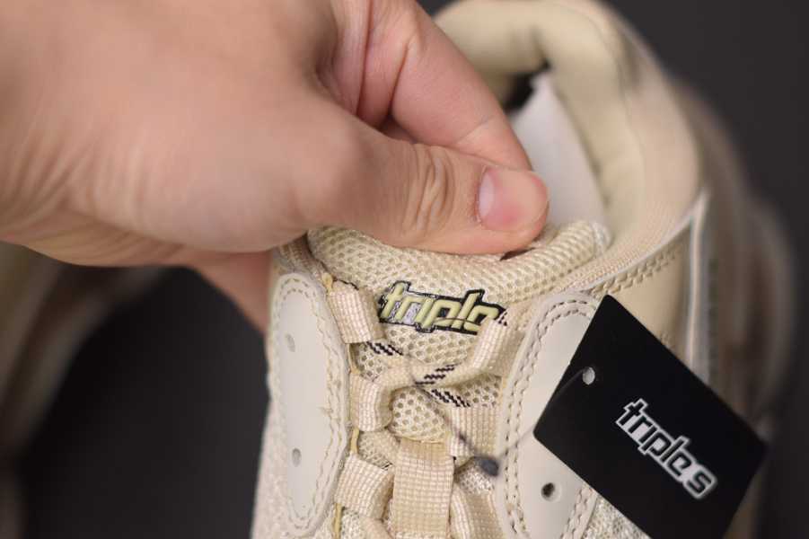 Balenclaga  Triple S Sneaker White 541624W09O19005