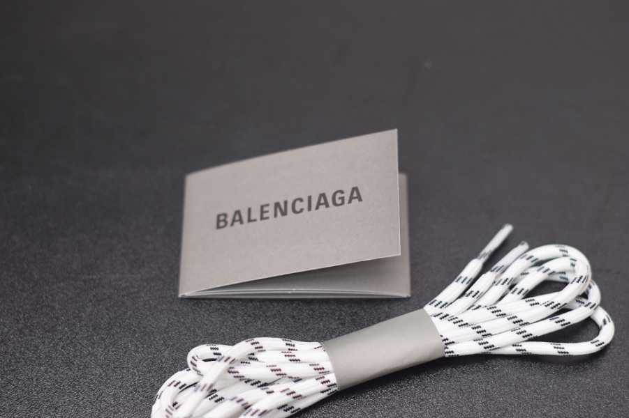 Balenclaga  Triple S Sneaker White 541624W09O19005
