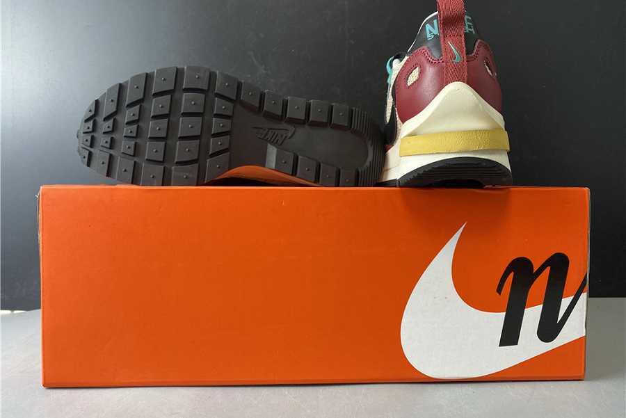 Sacai x Nike Pegasus VaporFly SP CI9928 301