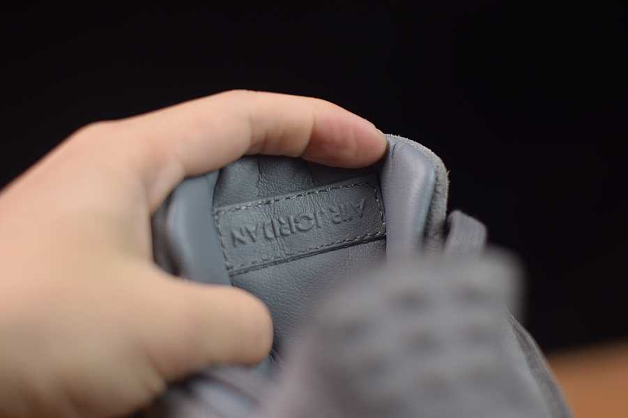 Jordan 4 Retro Kaws 930155-003