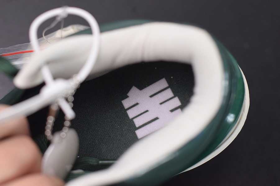 Undefeated x Nike Zoom KOBE 4 ZK4 CQ3869-301