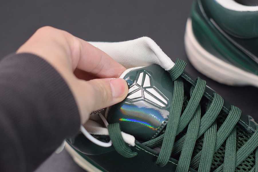 Undefeated x Nike Zoom KOBE 4 ZK4 CQ3869-301