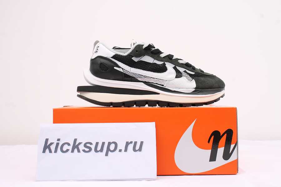 Nike Vaporwaffle sacai Black White  CV1363-001
