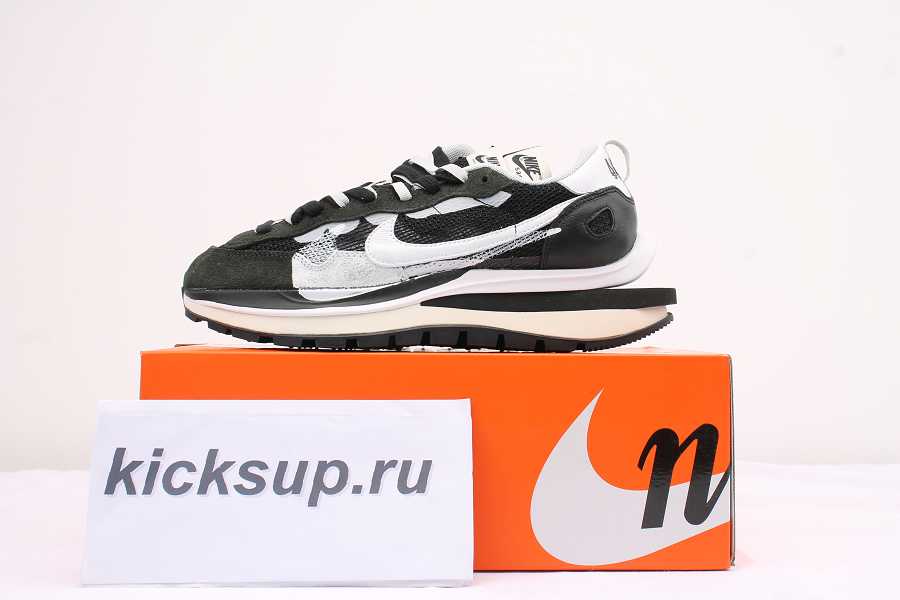 Nike Vaporwaffle sacai Black White  CV1363-001