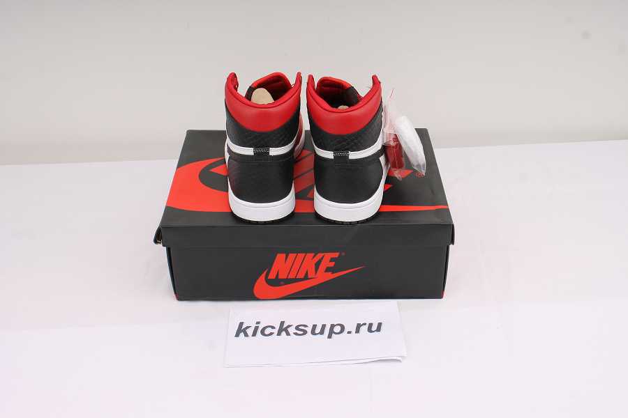 Jordan 1 Retro High Satin Snake Chicago CD0461-601