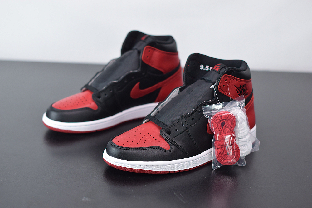 Jordan 1 Retro Bred Banned (2016)555088-001