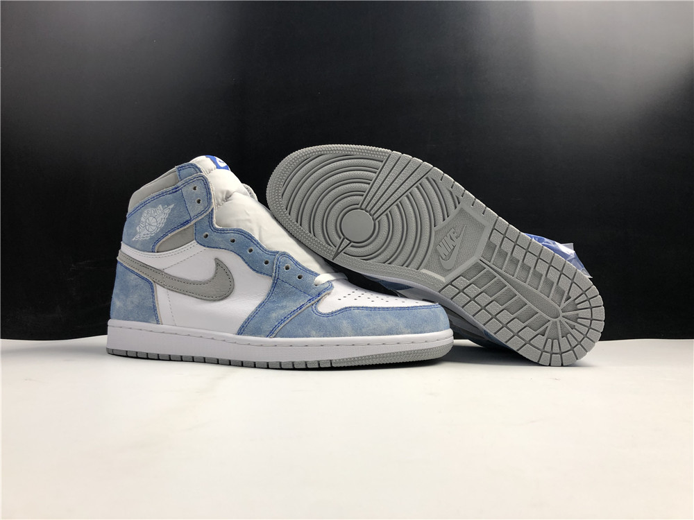 Jordan 1 Retro High OG Hyper Royal555088-402