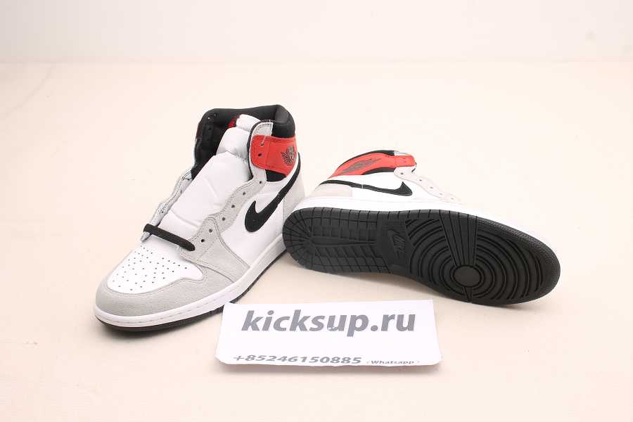 Air Jordan 1 Light Smoke Grey 555088-126