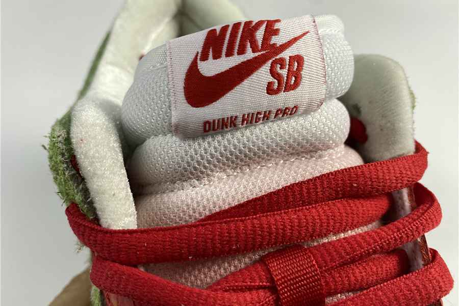 Dunk SB Nike SB Dunk High Strawberry Cough CW7093-600