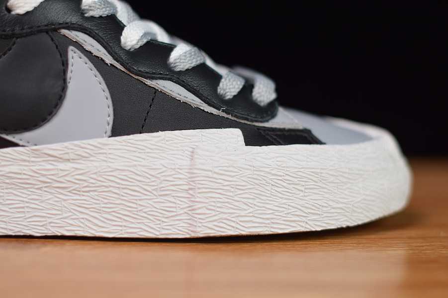 Nike Blazer Mid sacai Black Grey BV0072002