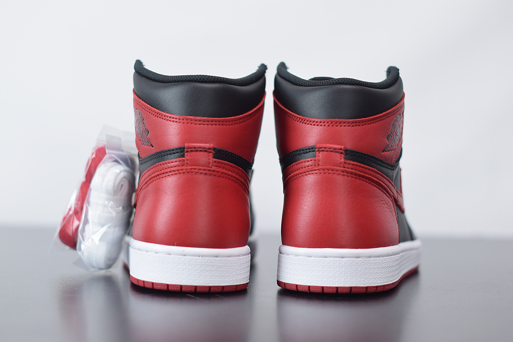 Jordan 1 Retro Bred Banned (2016)555088-001