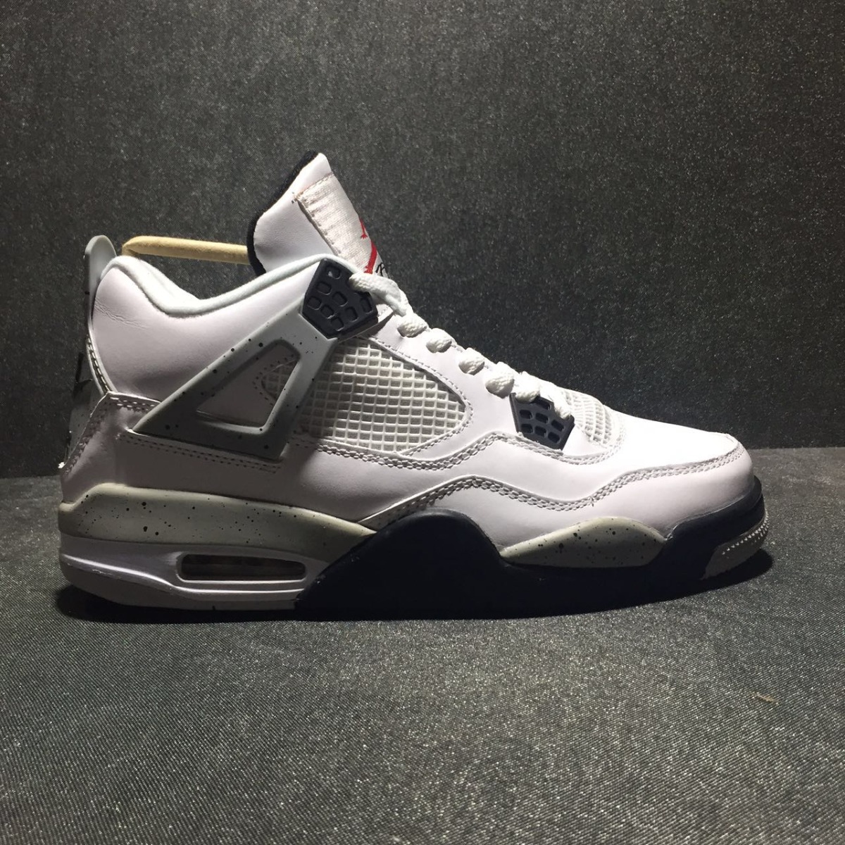 Jordan 4 Retro White Cement 840606-192