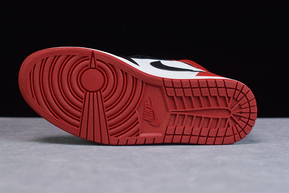 Jordan 1 Retro Black Toe 555088-125