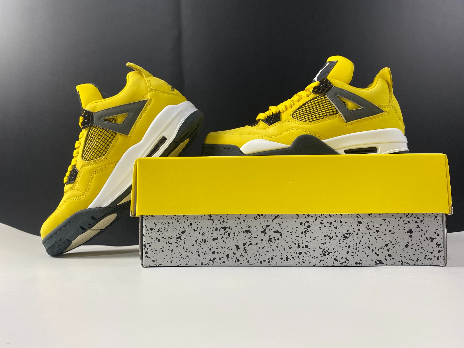 Jordan 4 Retro Lightning CT8527-700
