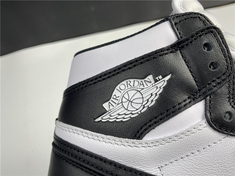 Nike Air  Jordan 1 Retro Black White 555088-010