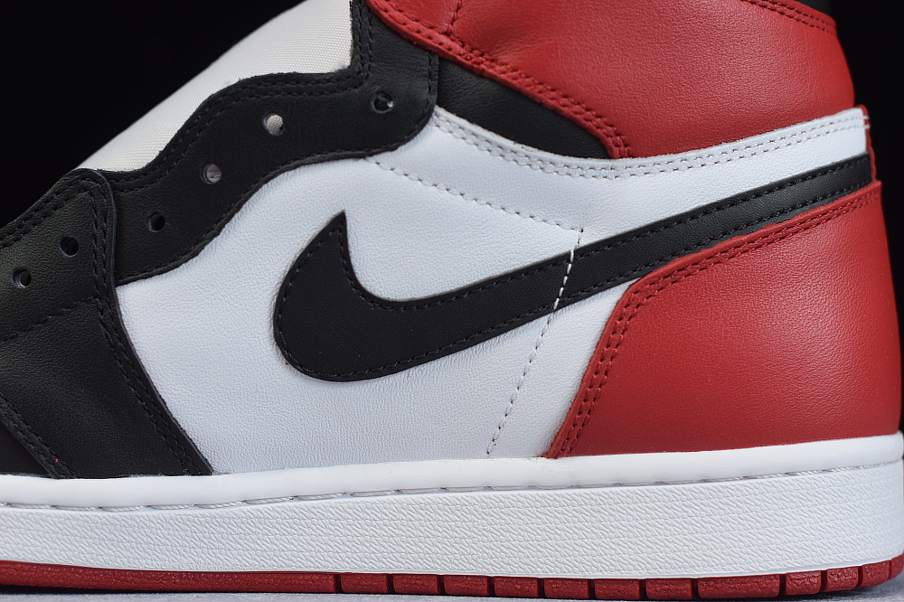 Jordan 1 Retro Black Toe 555088-125