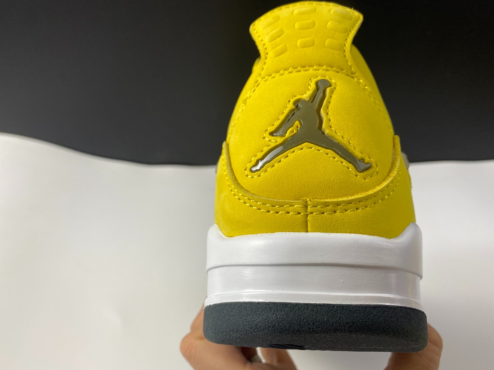 Jordan 4 Retro Lightning CT8527-700