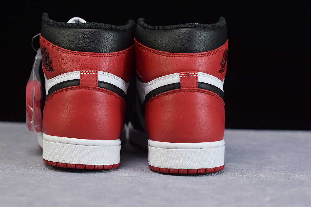 Jordan 1 Retro Black Toe 555088-125